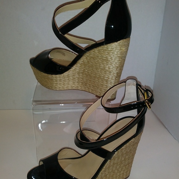 MICHEAL KORS. 💣🔥BLACK PATENT LEATHER - Picture 2 of 6